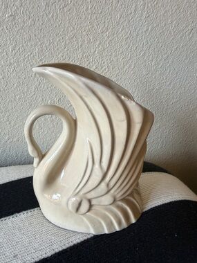 vintage Niloak pottery swan vase in a cream 7” mcm art deco